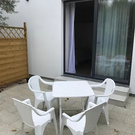 Laurus Bed & Breakfast 4*