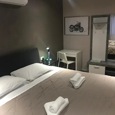 Laurus Bed & Breakfast 4*