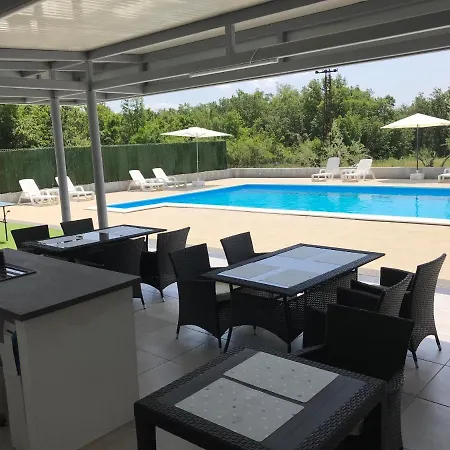 Laurus Bed & Breakfast 4*